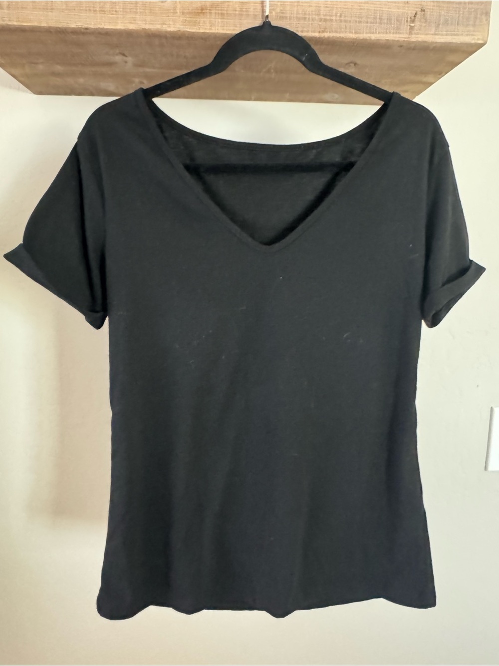 Women’s Black V-Neck Short Sleeve Top